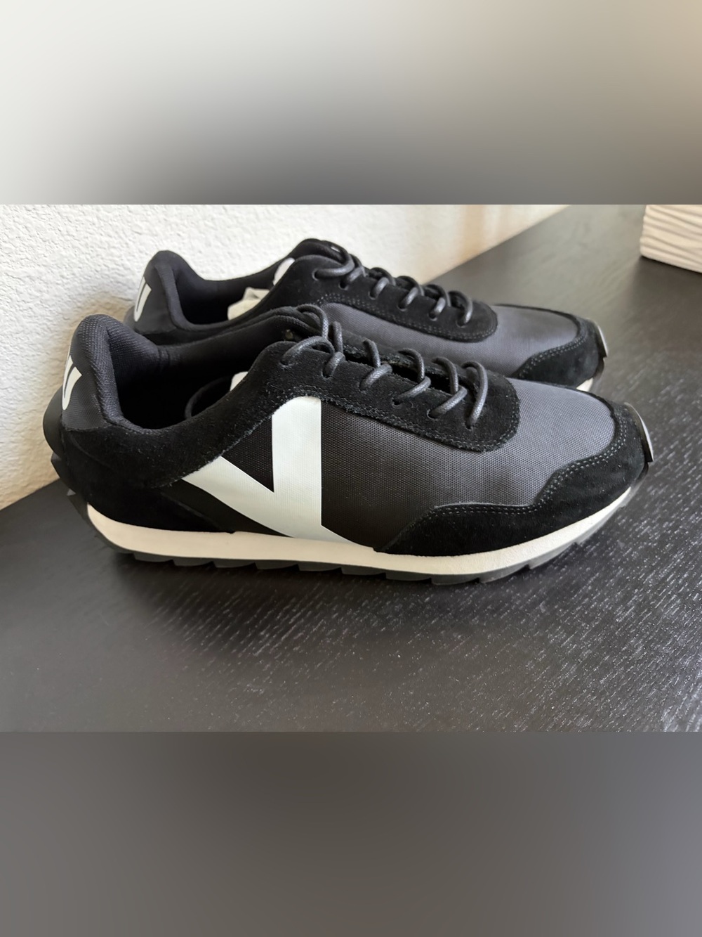 New YRU Flash Women Black Runner Sneakers with White Accent US10